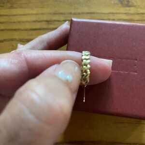 ISO 18k Love me knot hoop aurate